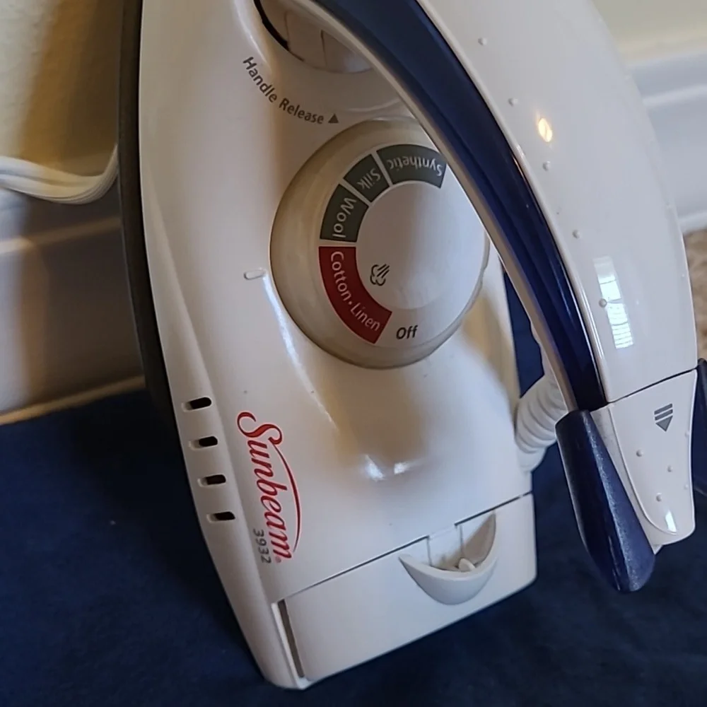 Sunbeam Travel Iron Model # 3932 - Picture 2 of 5